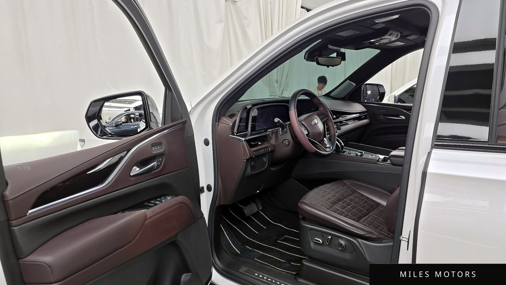 Cadillac Escalade 2023 — миниатюра 10