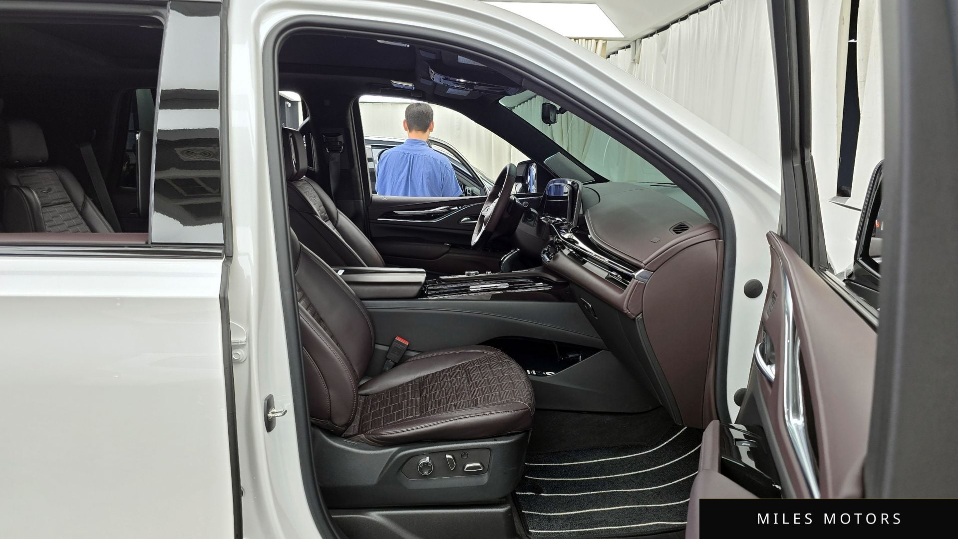 Cadillac Escalade 2023 — миниатюра 11