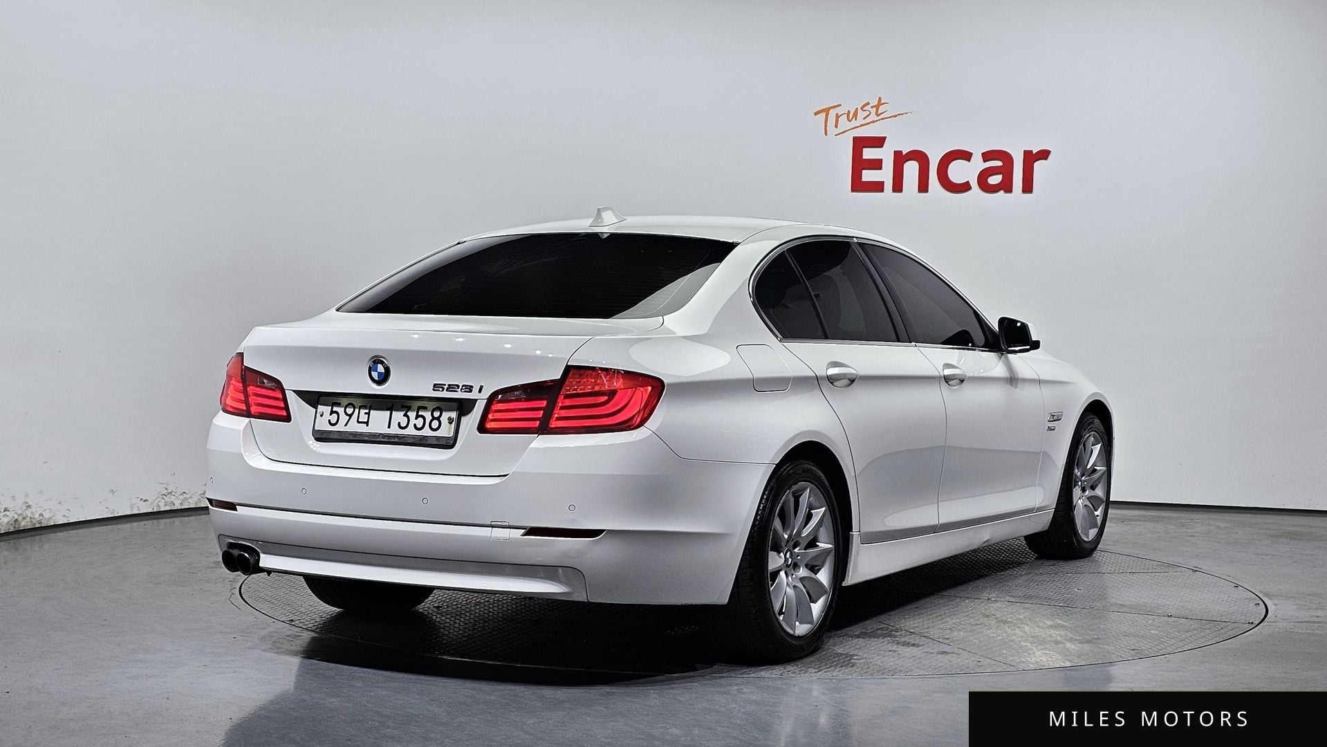 BMW 5 Series (F10) 2012 — миниатюра 2