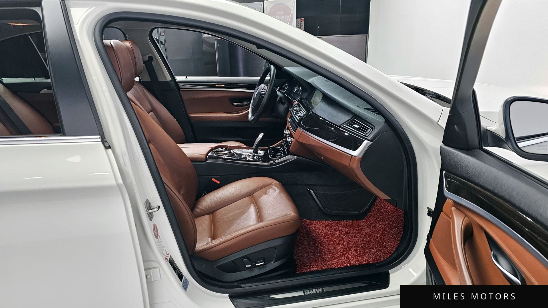 BMW 5 Series (F10) 2012 — миниатюра 10