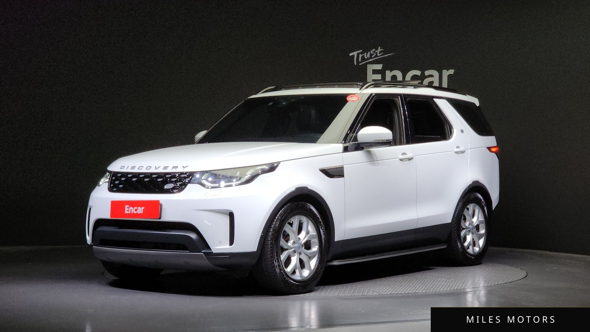 Land Rover Discovery 2019 — фото 1 из 12