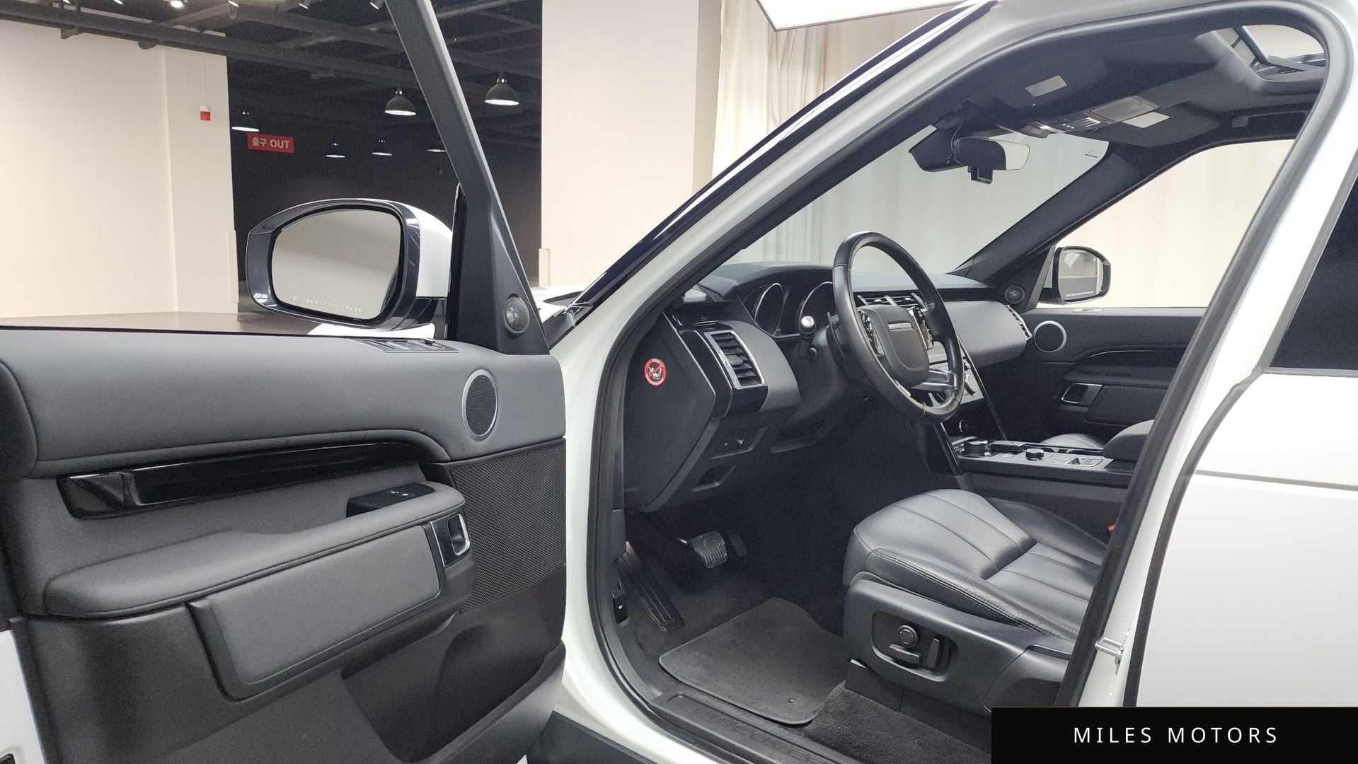 Land Rover Discovery 2019 — миниатюра 10