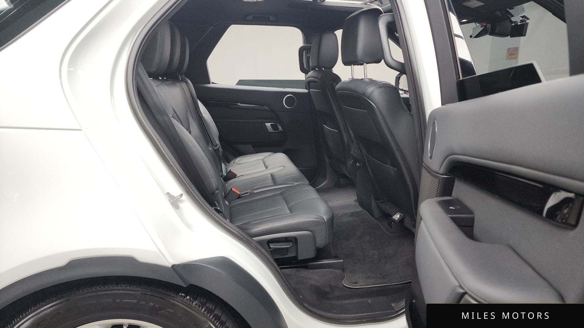 Land Rover Discovery 2019 — миниатюра 12