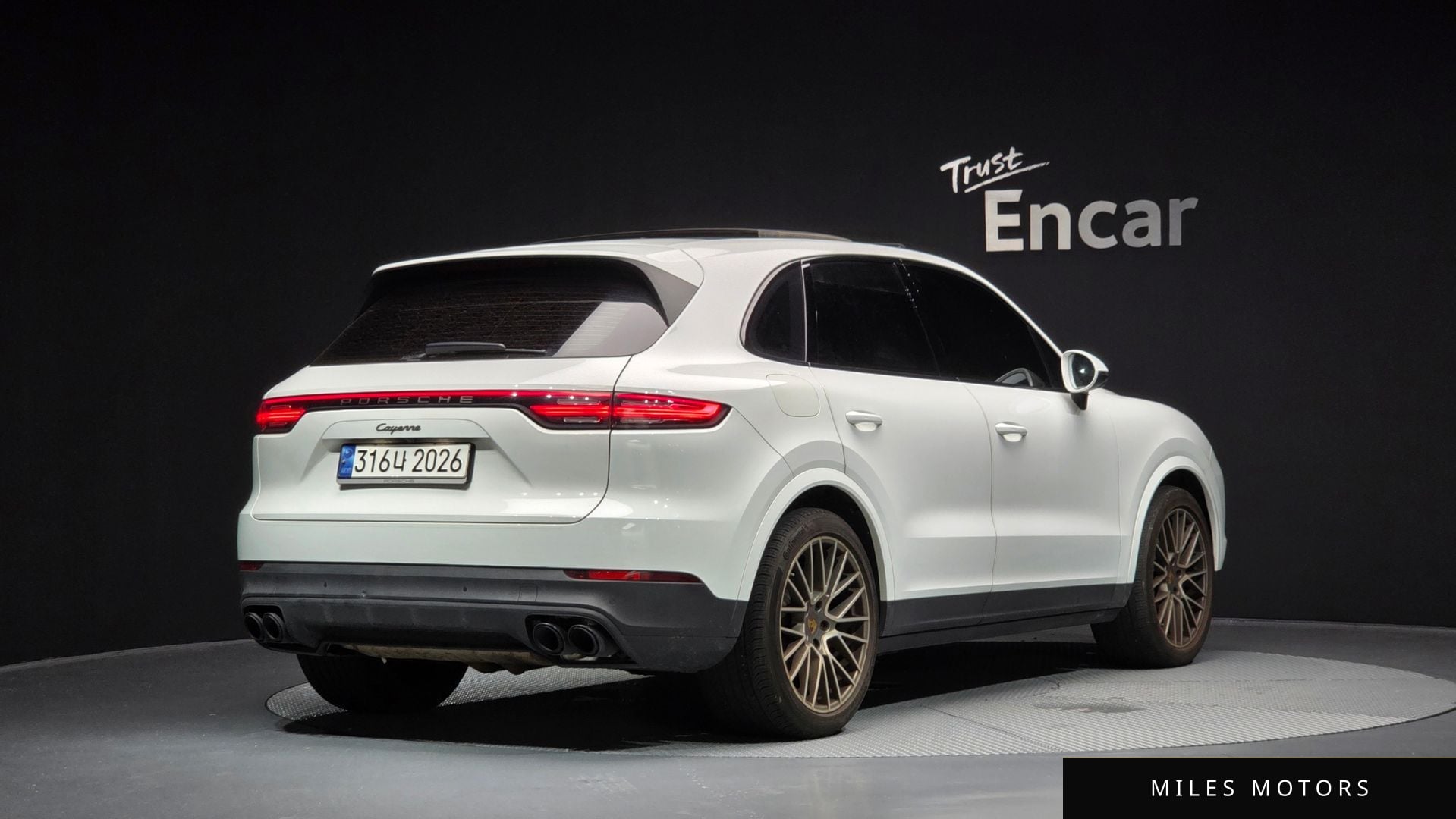 Porsche Cayenne 2023 — миниатюра 2