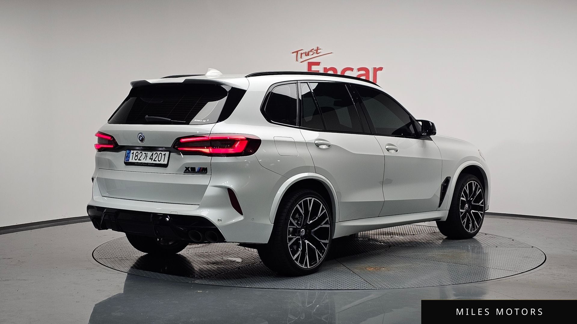 BMW X5M (G05) 2023 — миниатюра 2