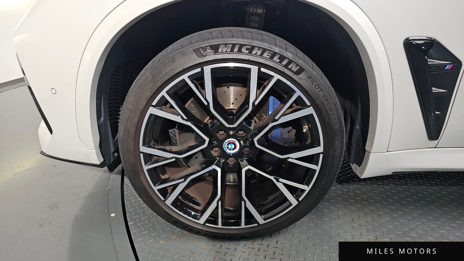 BMW X5M (G05) 2023 — миниатюра 5