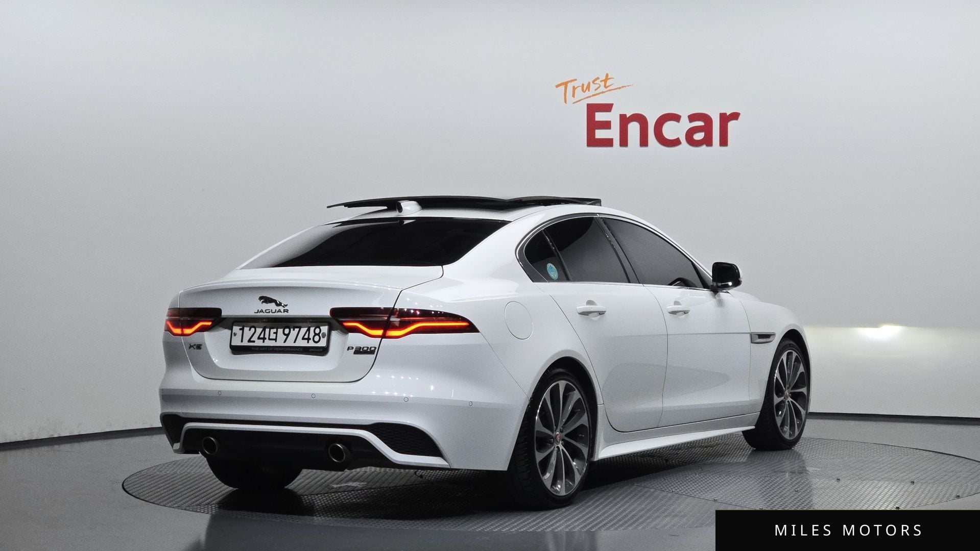 Jaguar XE 2020 — миниатюра 2