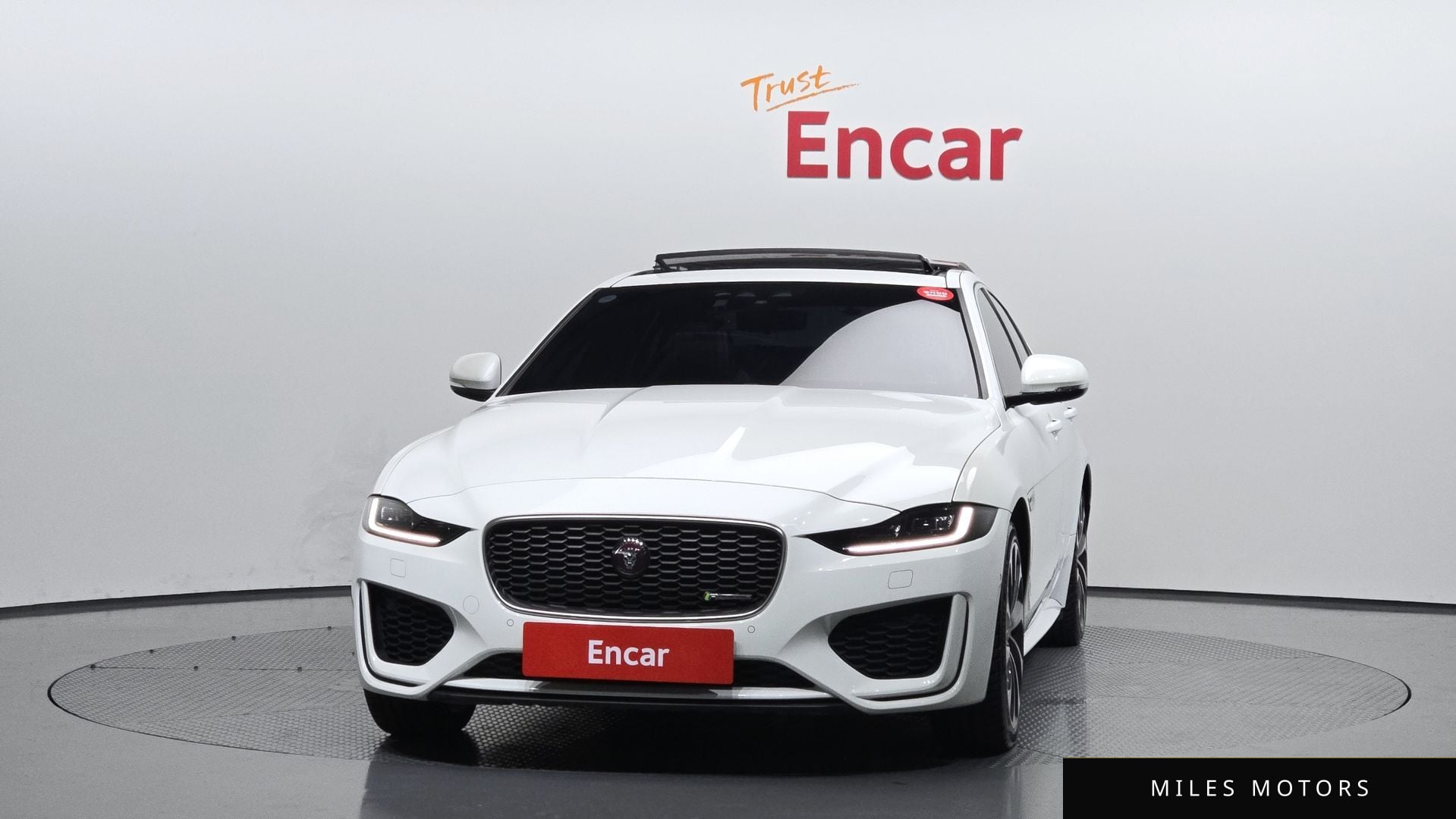 Jaguar XE 2020 — миниатюра 3
