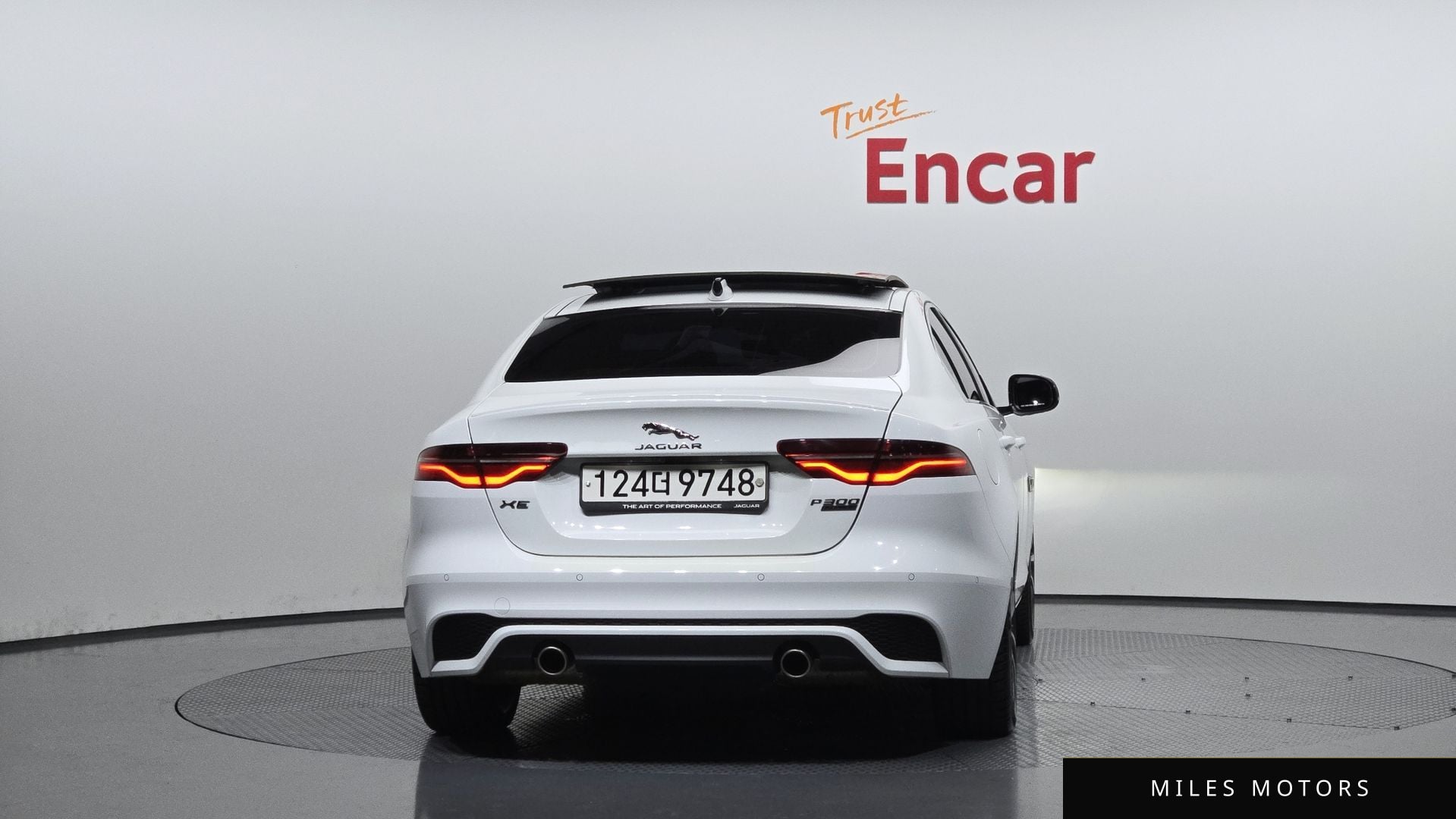 Jaguar XE 2020 — миниатюра 4