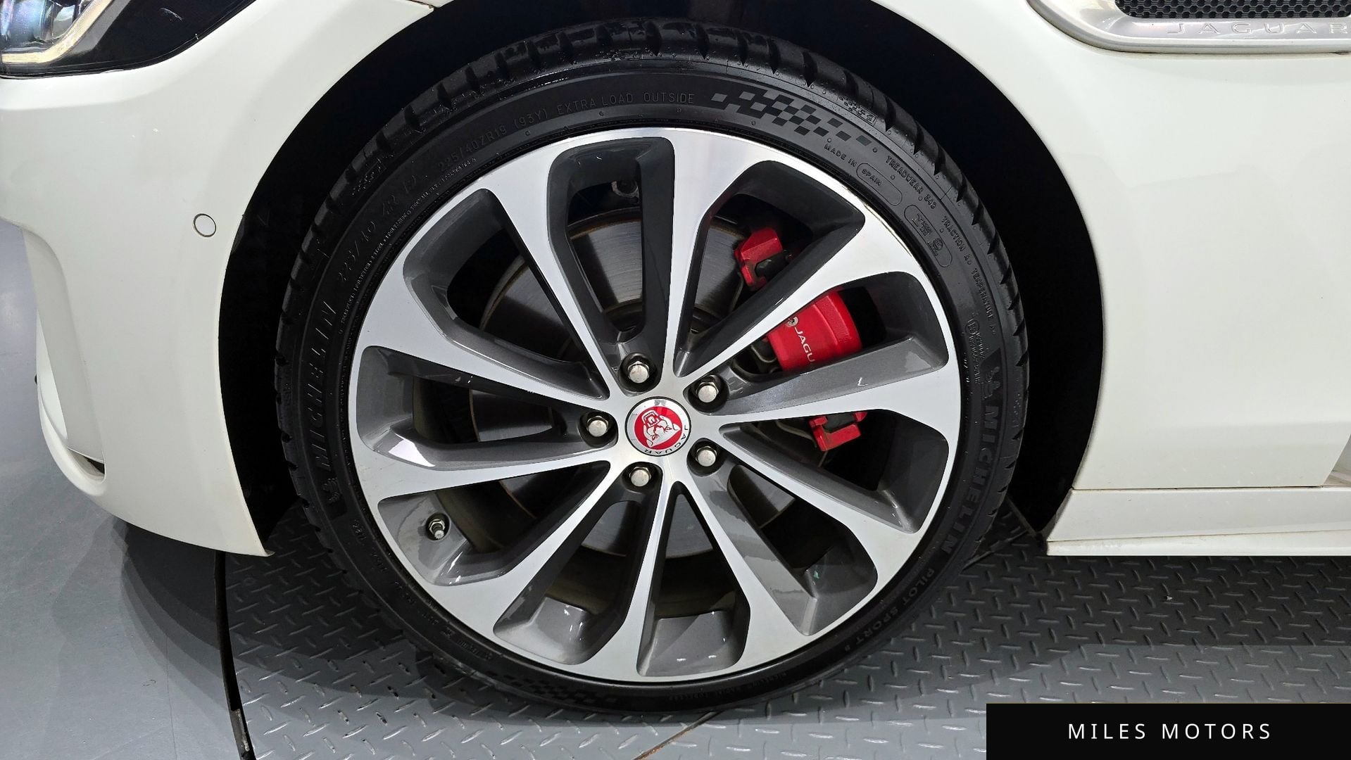 Jaguar XE 2020 — миниатюра 5