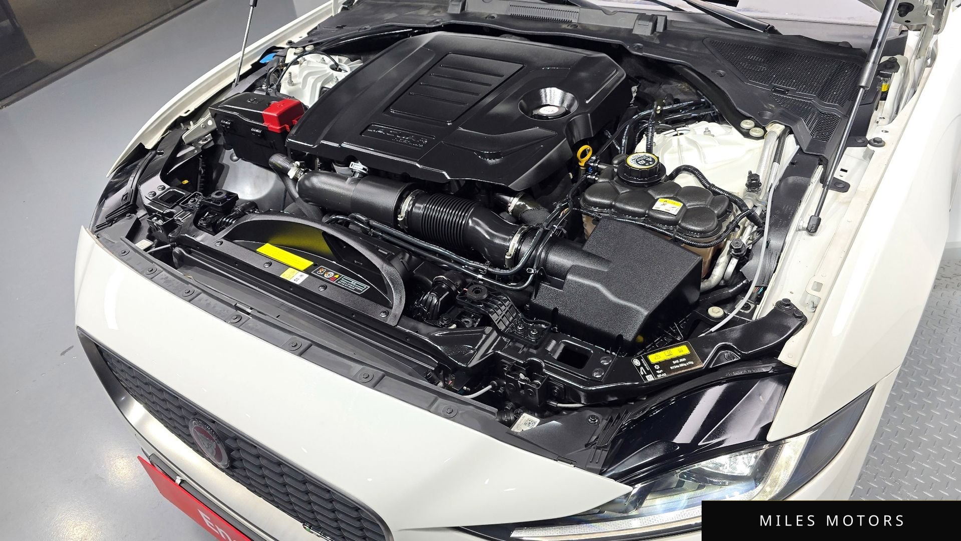 Jaguar XE 2020 — миниатюра 6