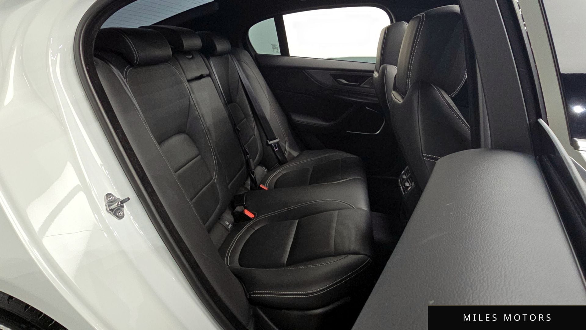 Jaguar XE 2020 — миниатюра 12