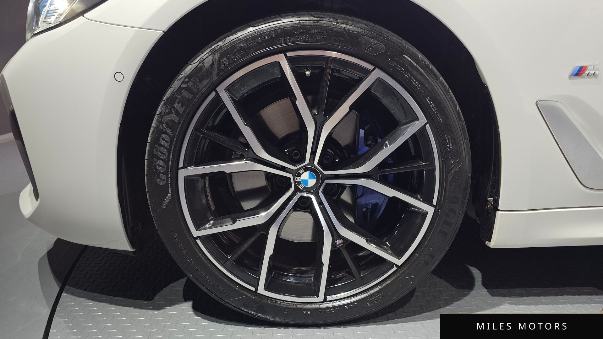 BMW 5 Series (G30) 2023 — миниатюра 5