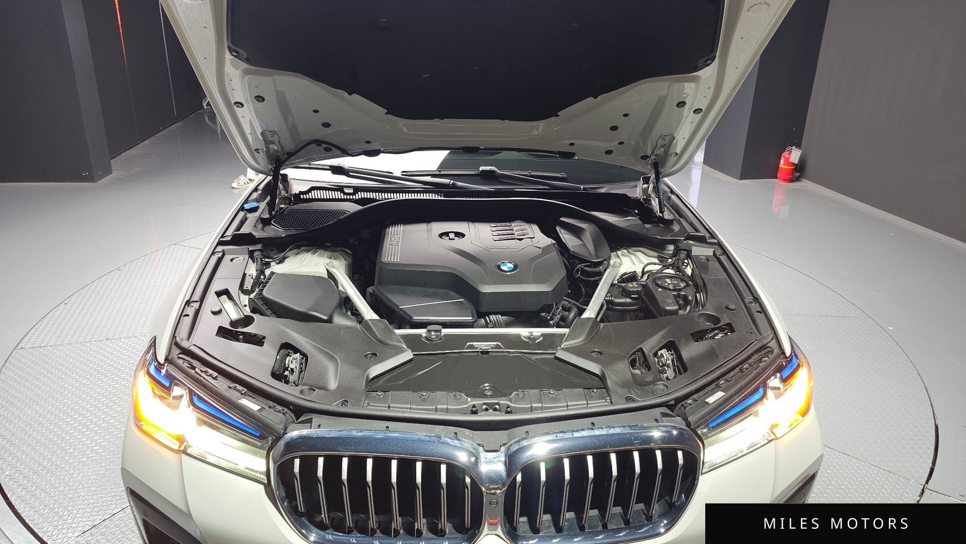 BMW 5 Series (G30) 2023 — миниатюра 6