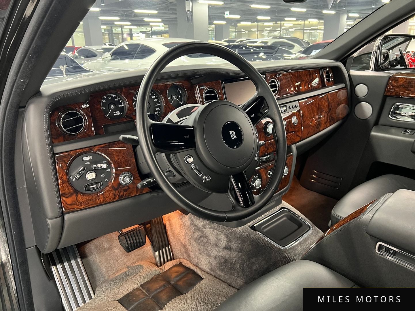 Rolls-Royce Phantom 2016 — миниатюра 4