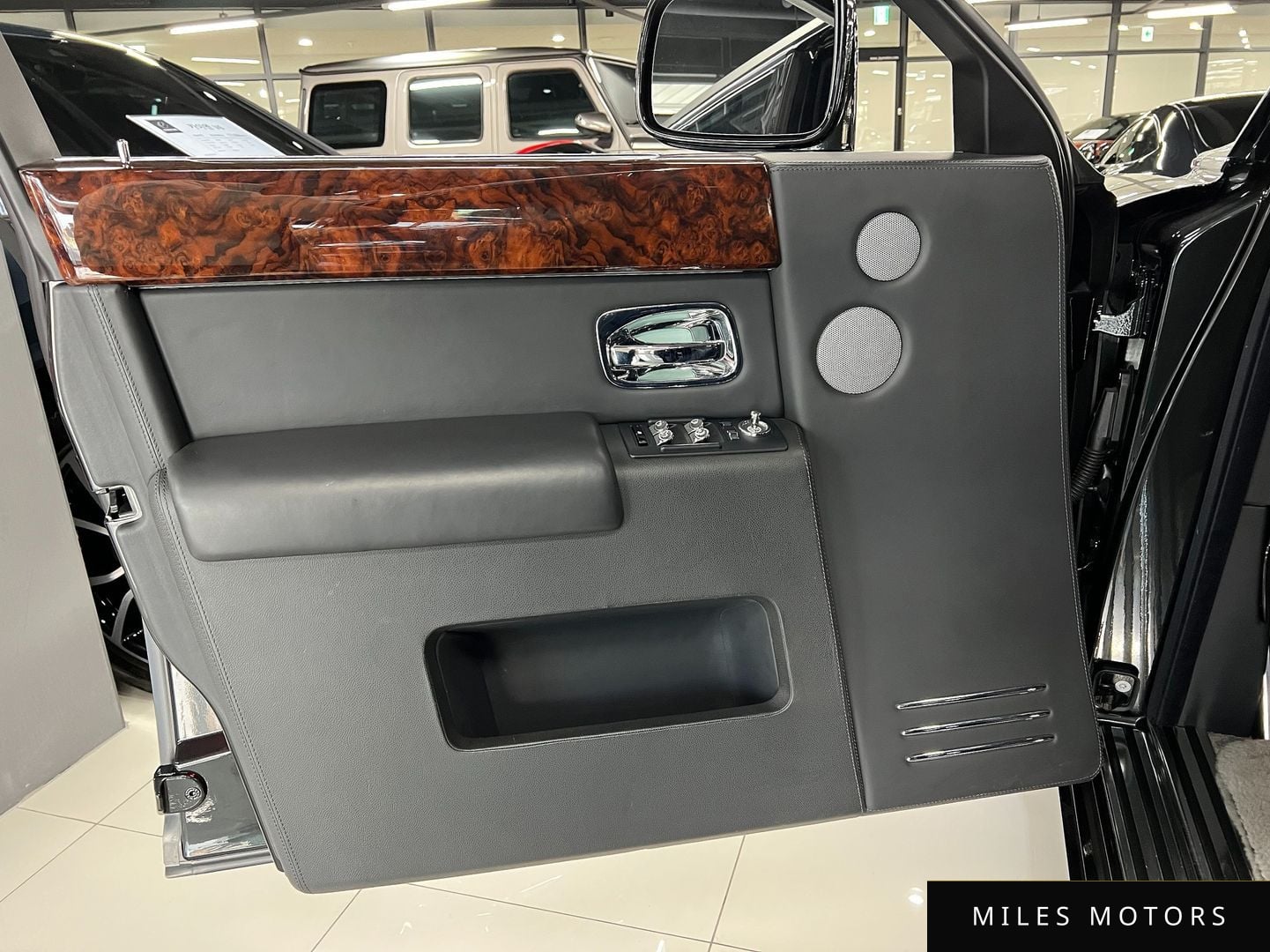 Rolls-Royce Phantom 2016 — миниатюра 7