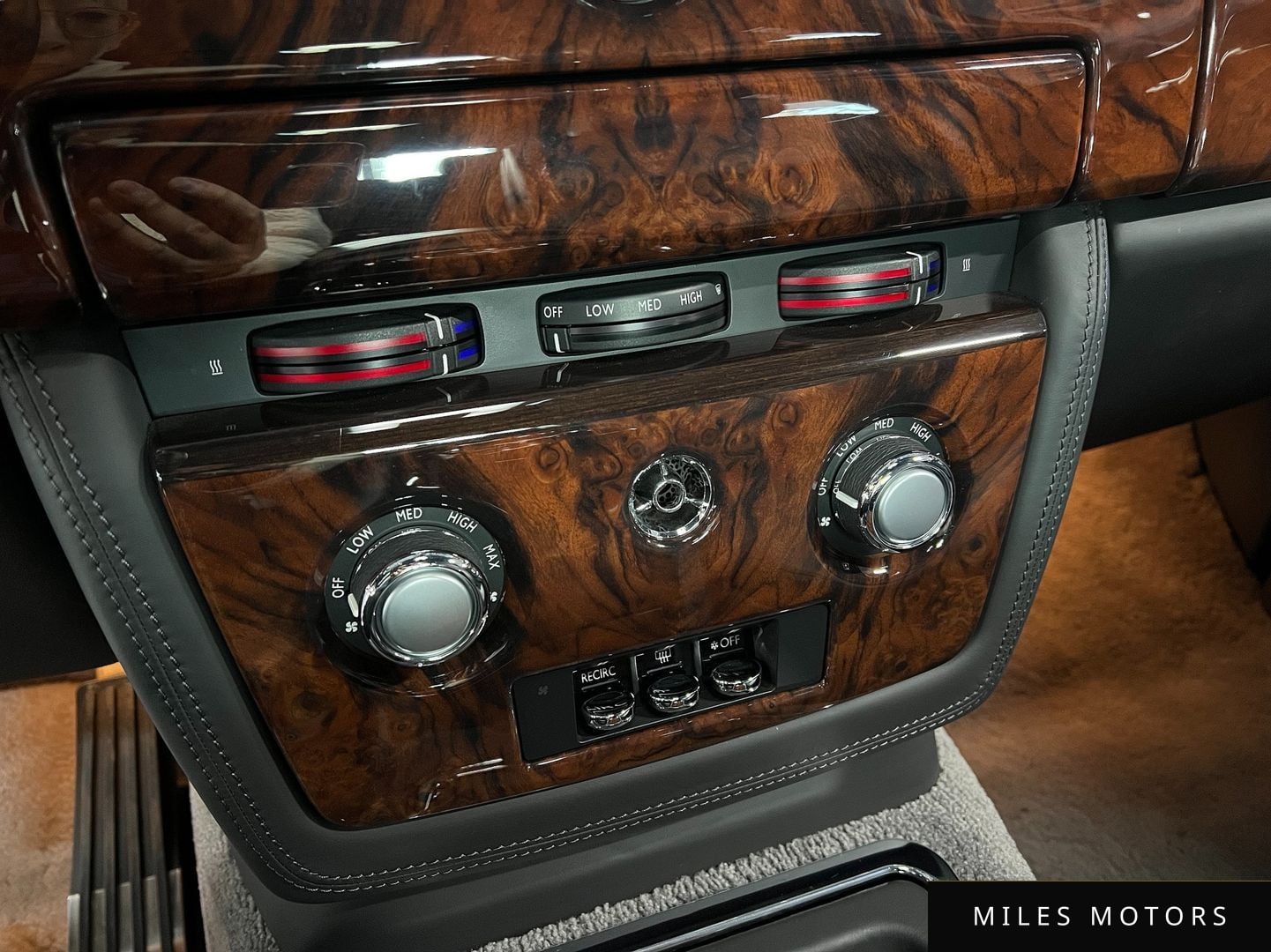 Rolls-Royce Phantom 2016 — миниатюра 10