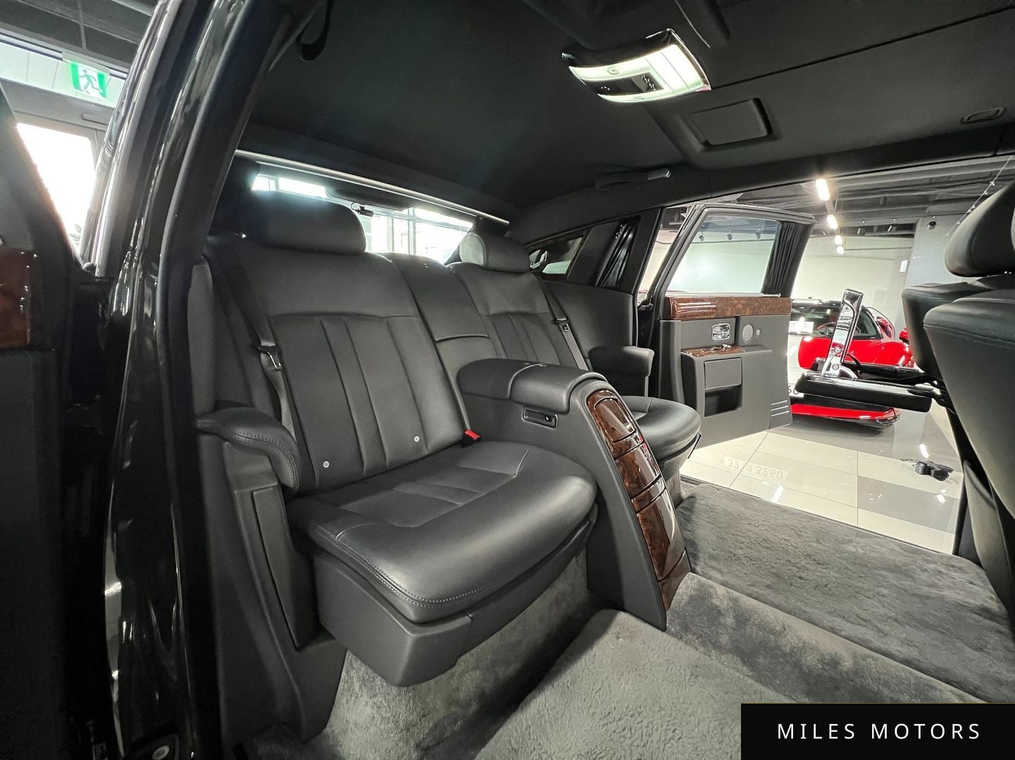 Rolls-Royce Phantom 2016 — миниатюра 12