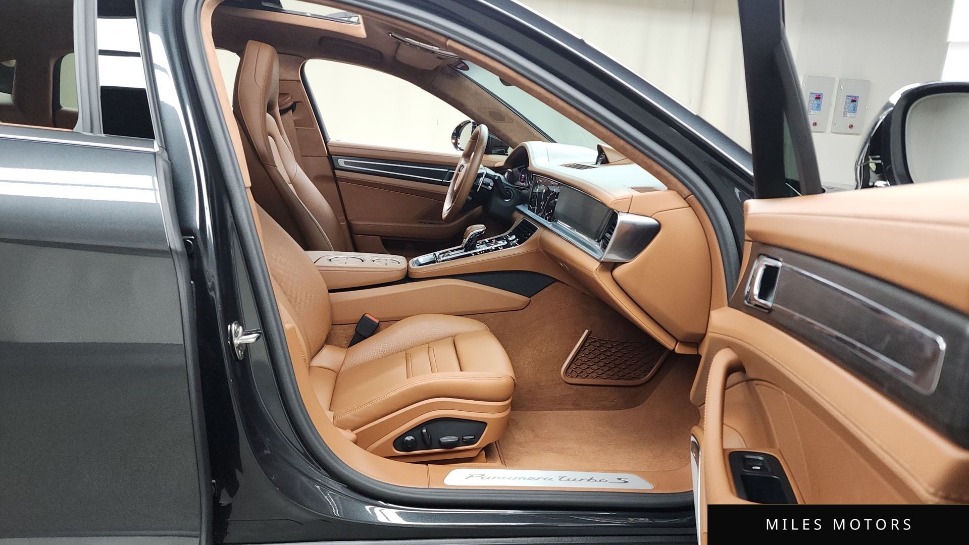 Porsche Panamera 2023 — миниатюра 11