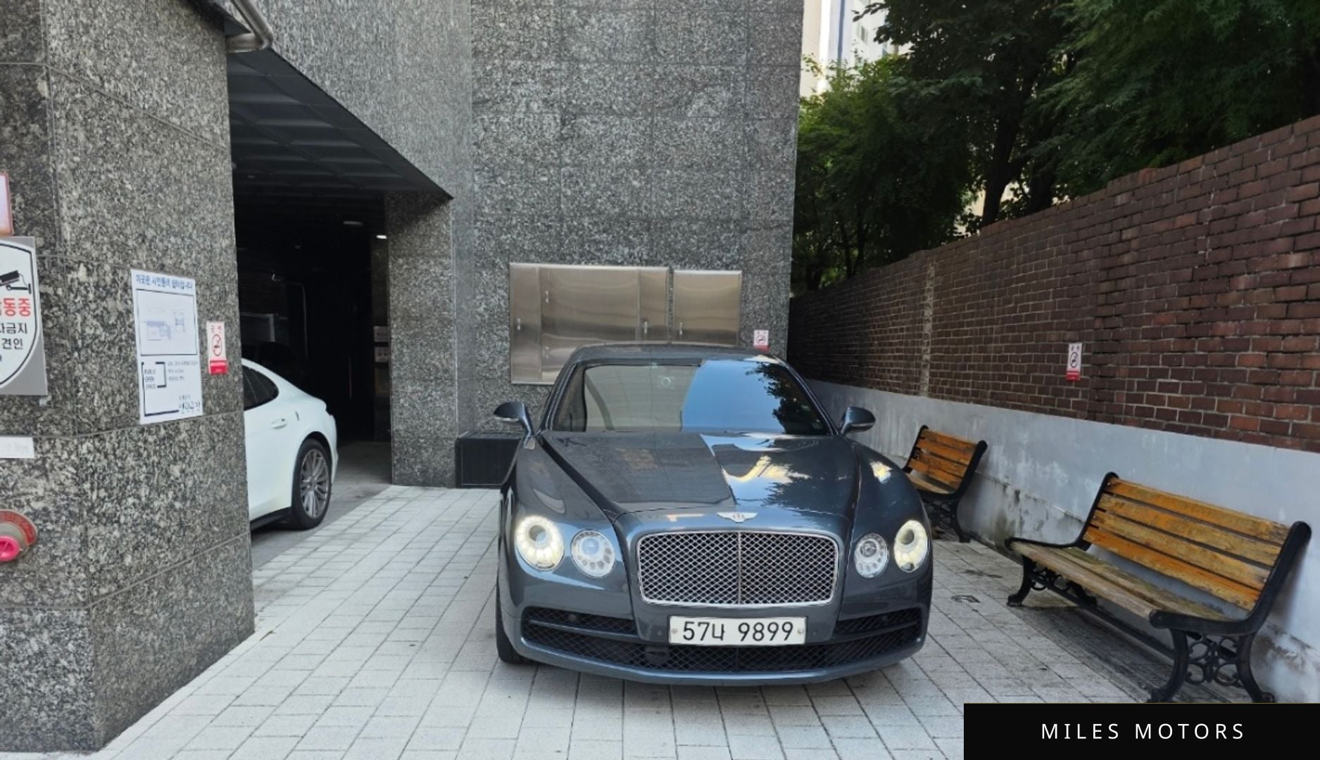 Bentley Flying Spur 2018 — миниатюра 3
