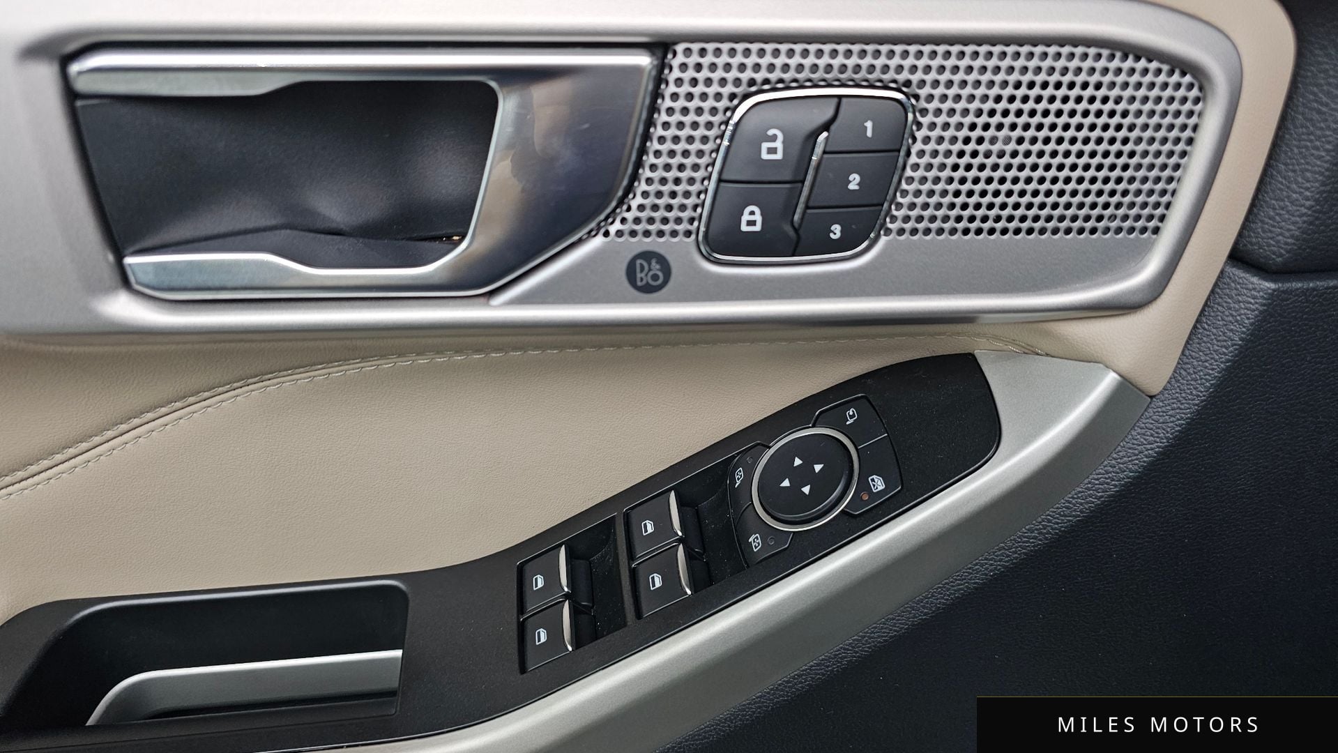 Ford Explorer 2021 — миниатюра 12