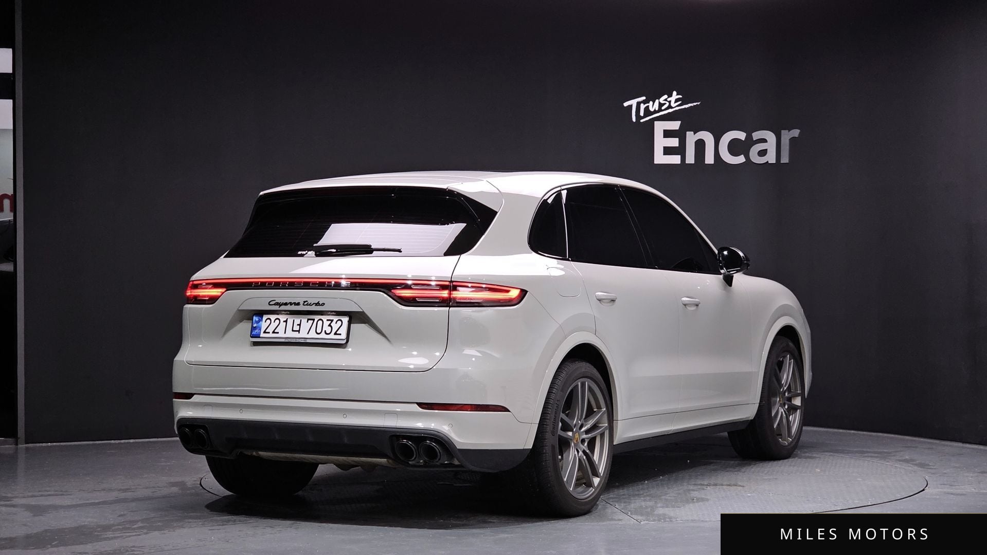 Porsche Cayenne 2023 — миниатюра 2