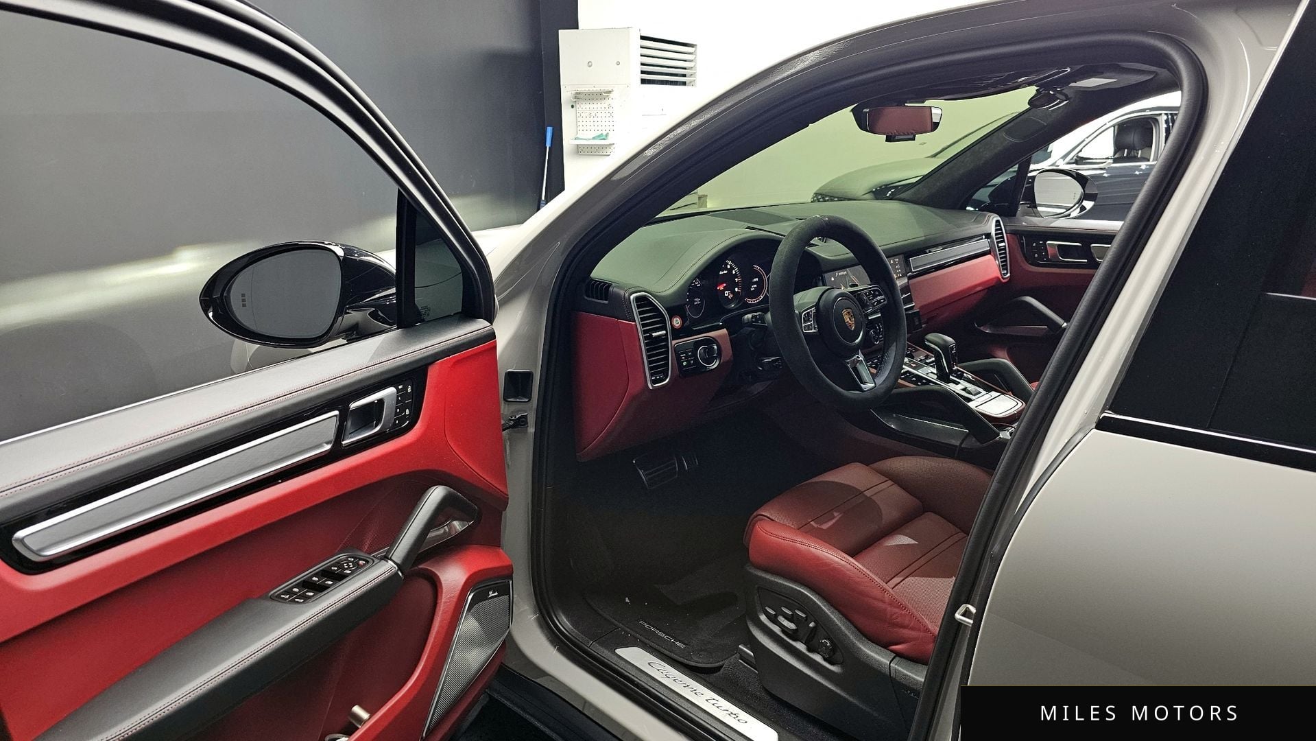 Porsche Cayenne 2023 — миниатюра 10