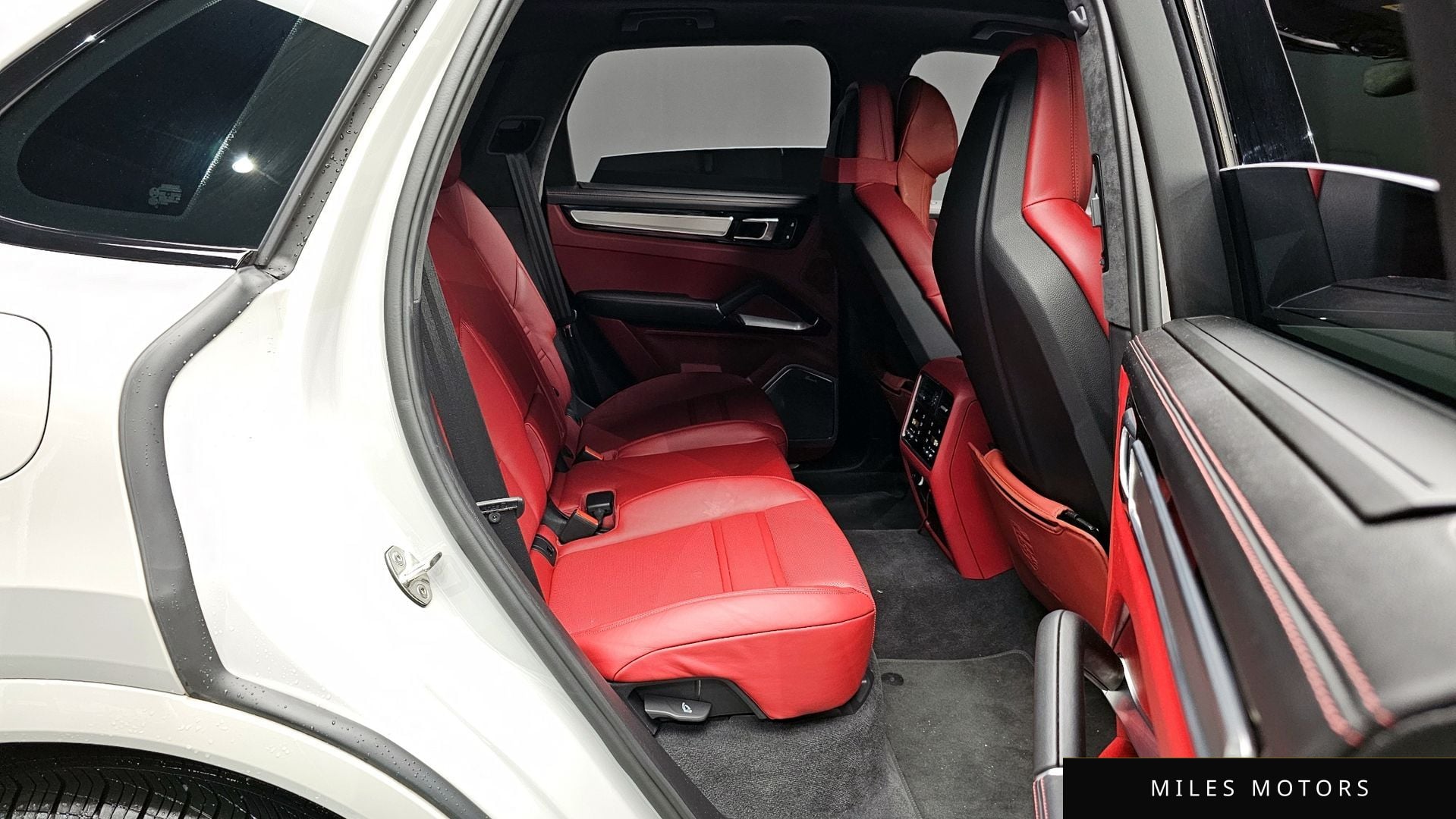 Porsche Cayenne 2023 — миниатюра 12