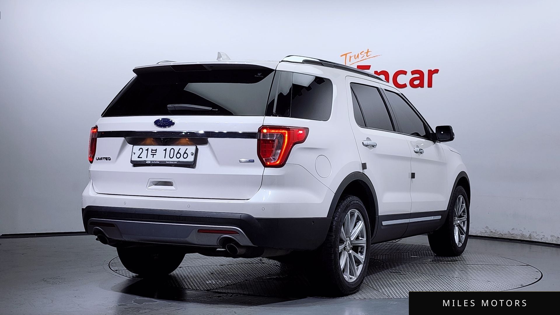 Ford Explorer 2017 — миниатюра 2
