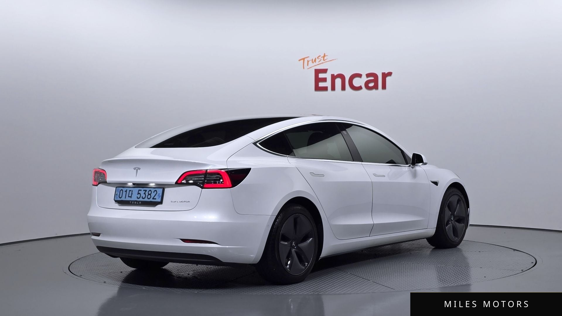Tesla Model 3 2020 — миниатюра 2