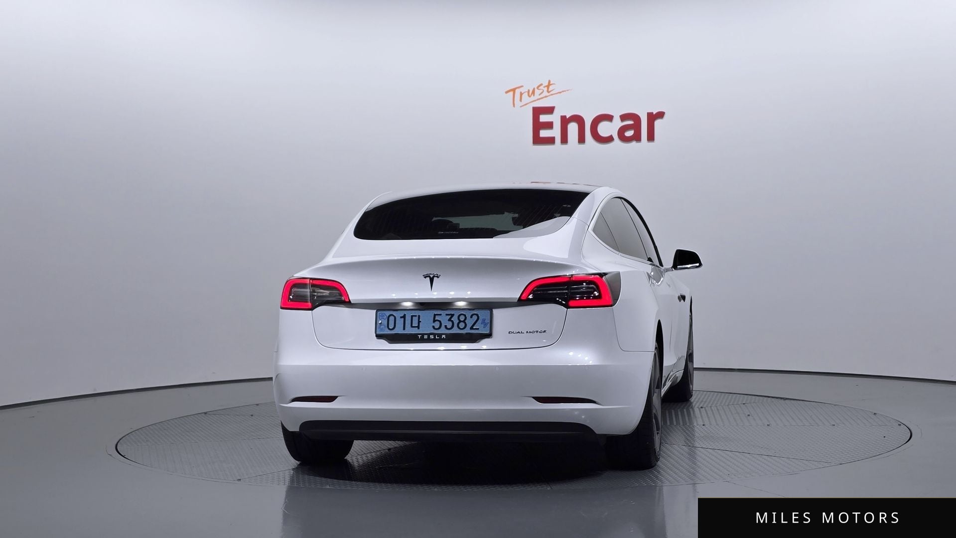 Tesla Model 3 2020 — миниатюра 4