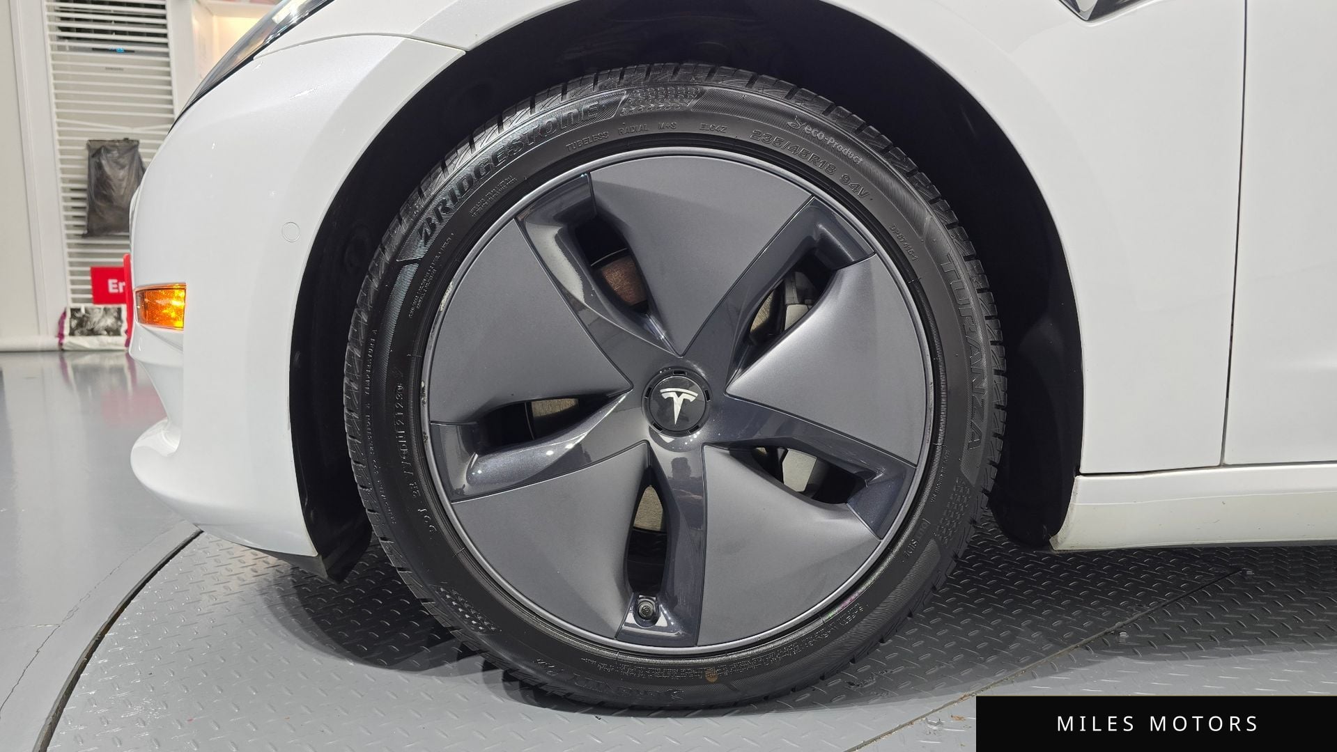 Tesla Model 3 2020 — миниатюра 5