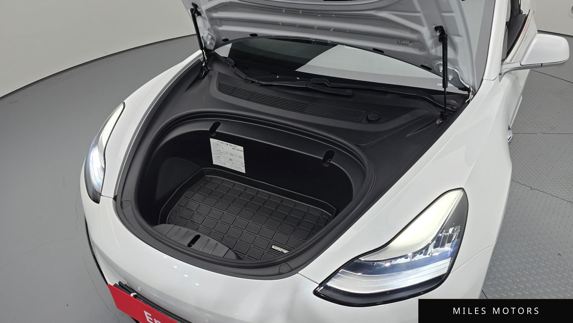 Tesla Model 3 2020 — миниатюра 6