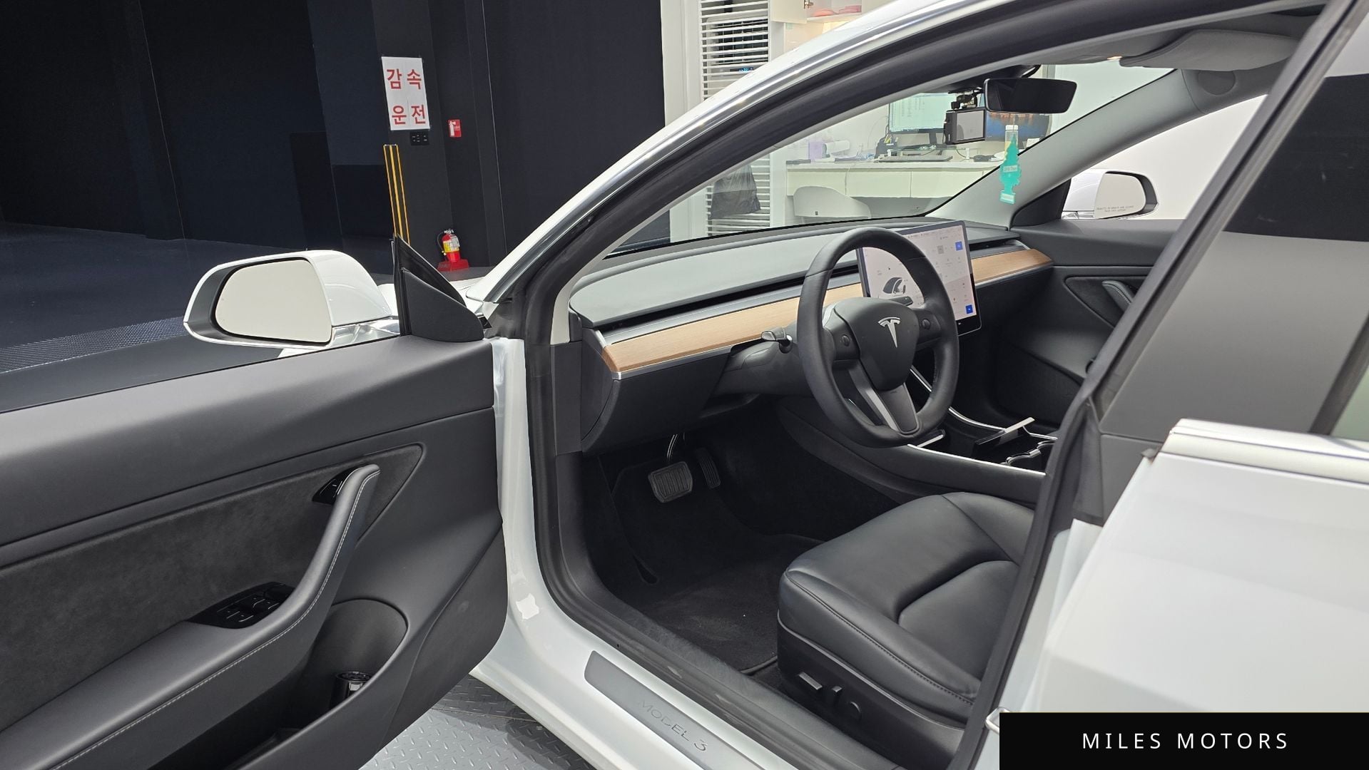 Tesla Model 3 2020 — миниатюра 11