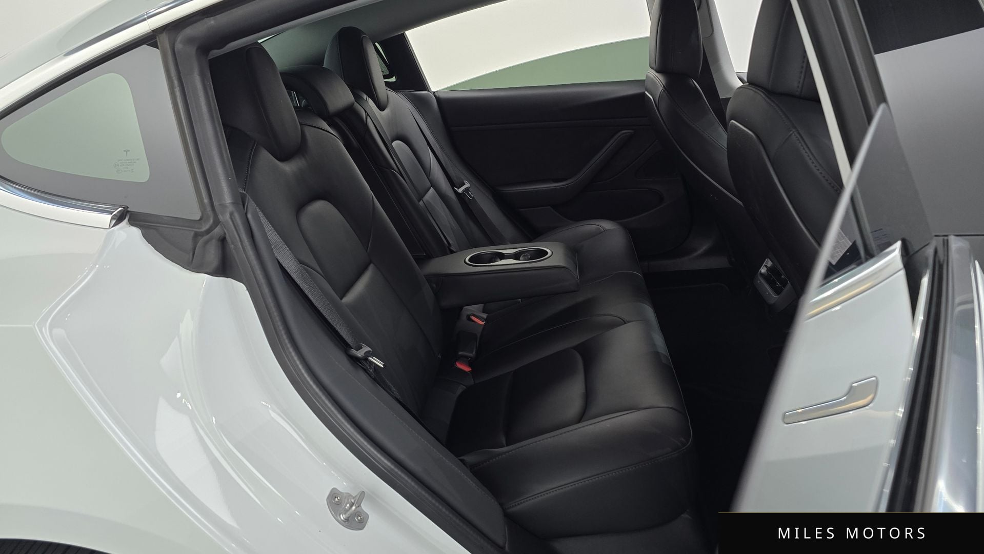 Tesla Model 3 2020 — миниатюра 12