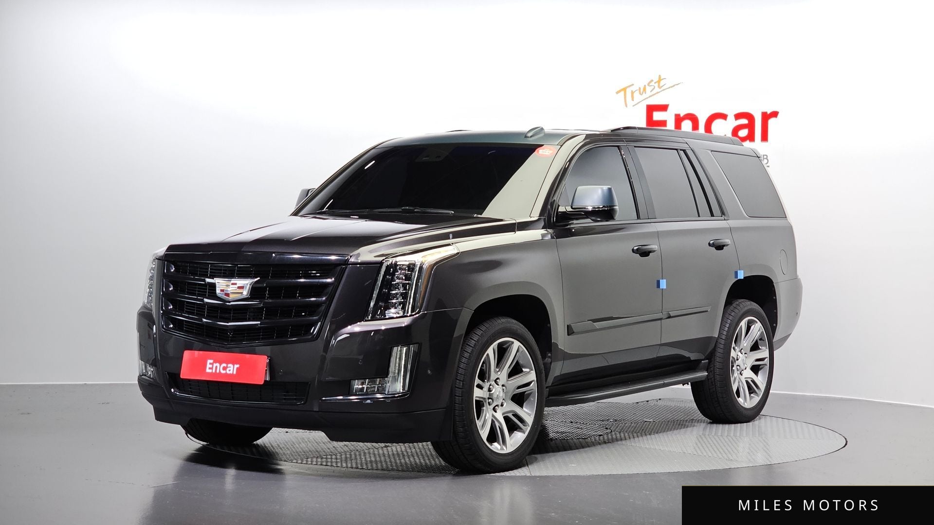 Cadillac Escalade 2018 — фото 1 из 12