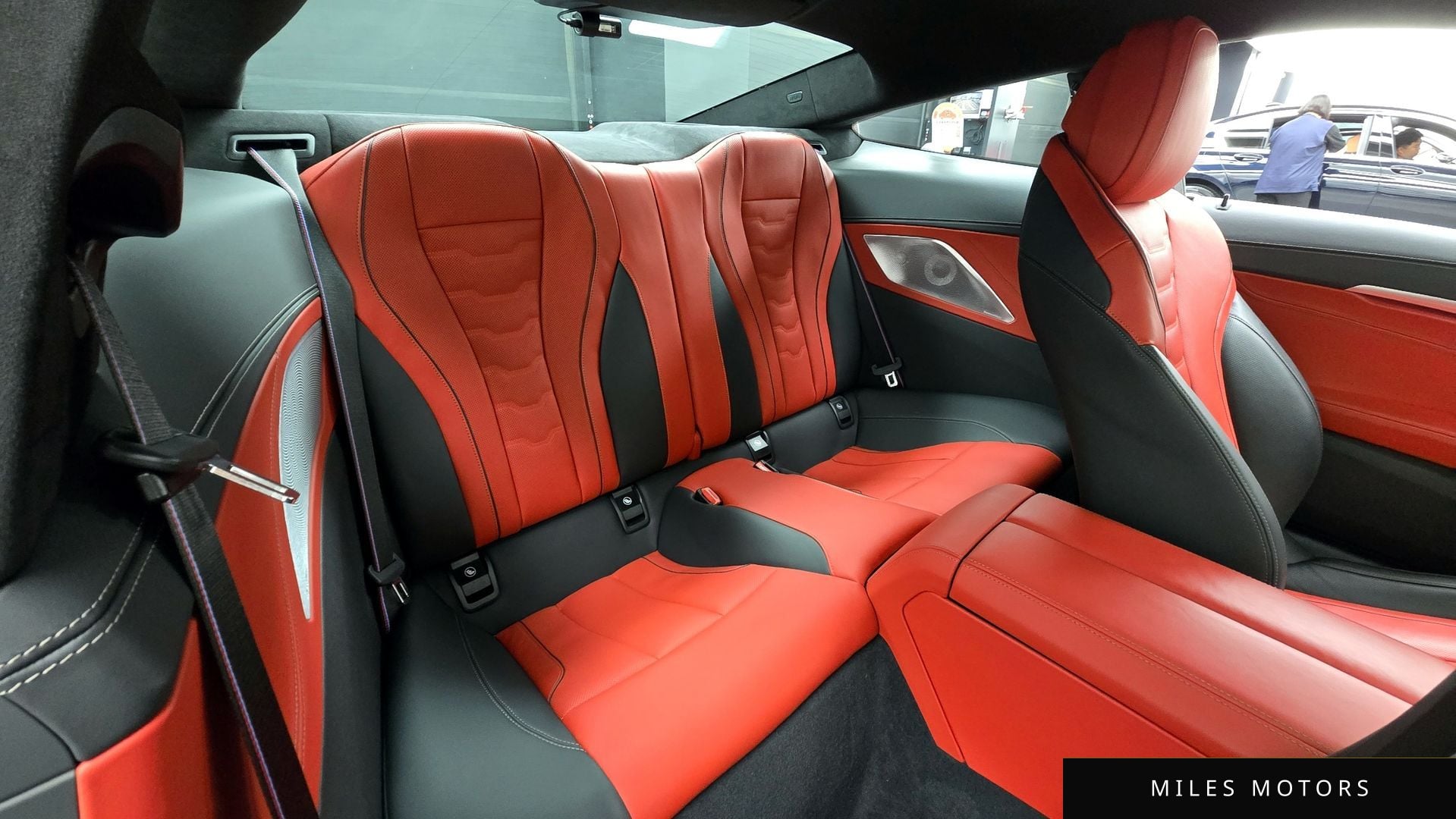 BMW 8시리즈 (G15) 2025 — миниатюра 12