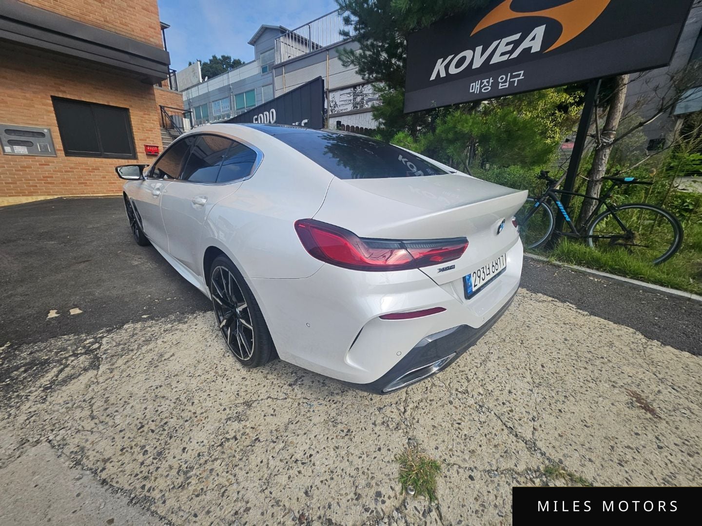 BMW 8 Series (G15) 2023 — миниатюра 4