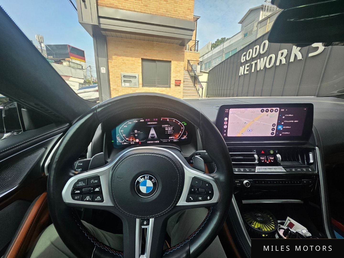 BMW 8 Series (G15) 2023 — миниатюра 12