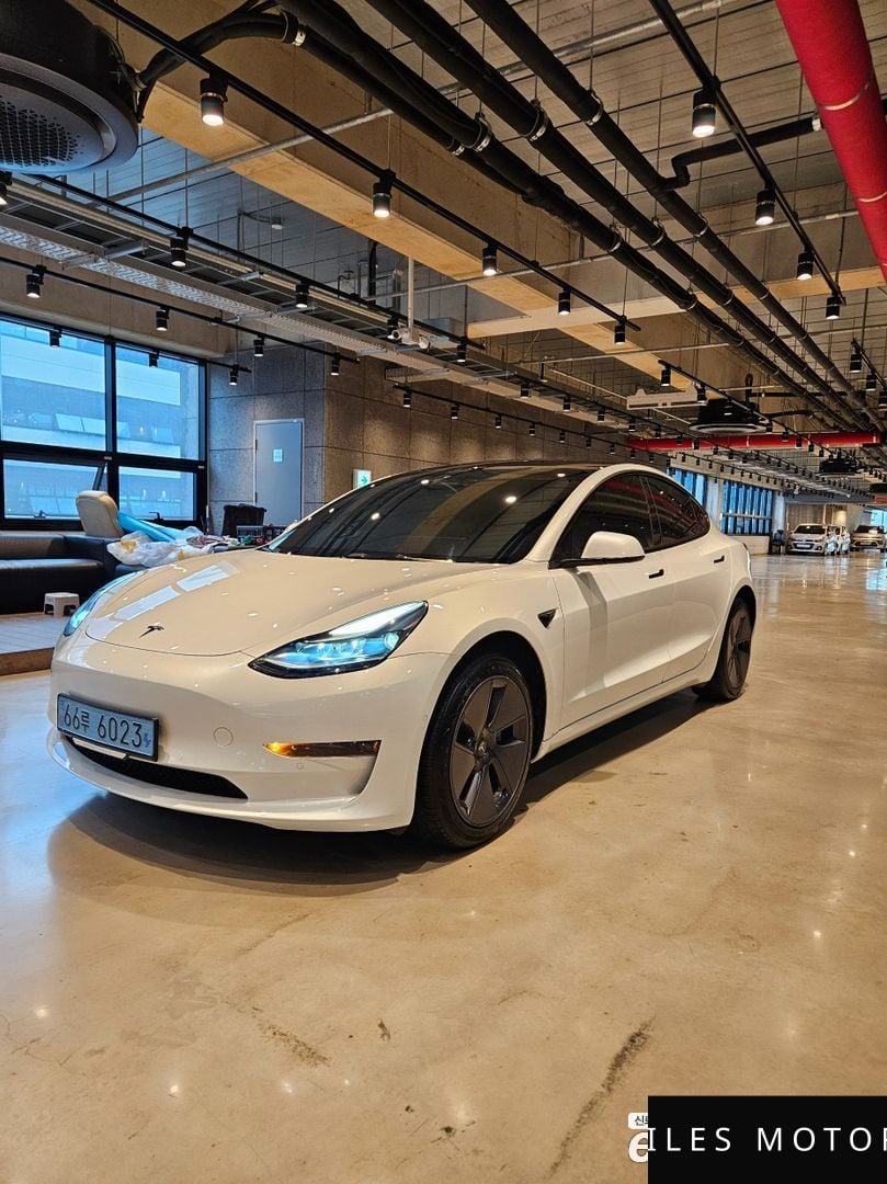 Tesla Model 3 2022 — миниатюра 3