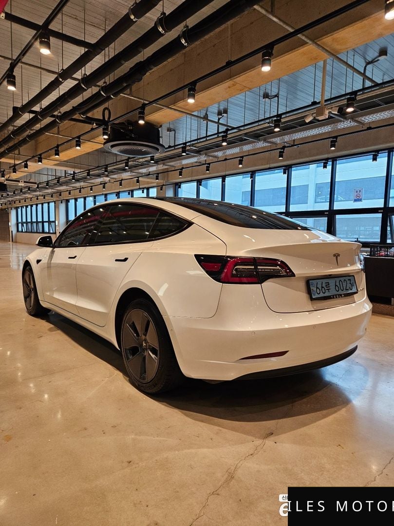 Tesla Model 3 2022 — миниатюра 6