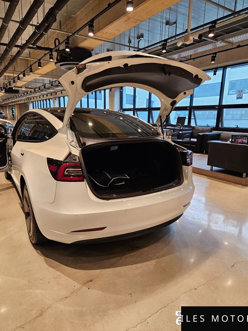 Tesla Model 3 2022 — миниатюра 7