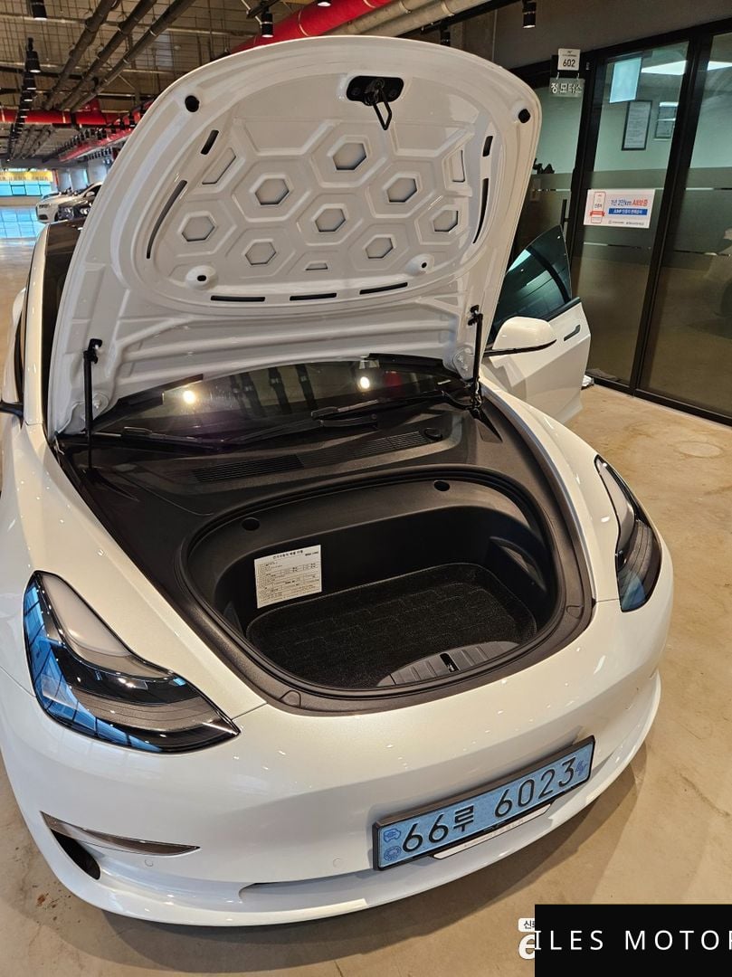 Tesla Model 3 2022 — миниатюра 8