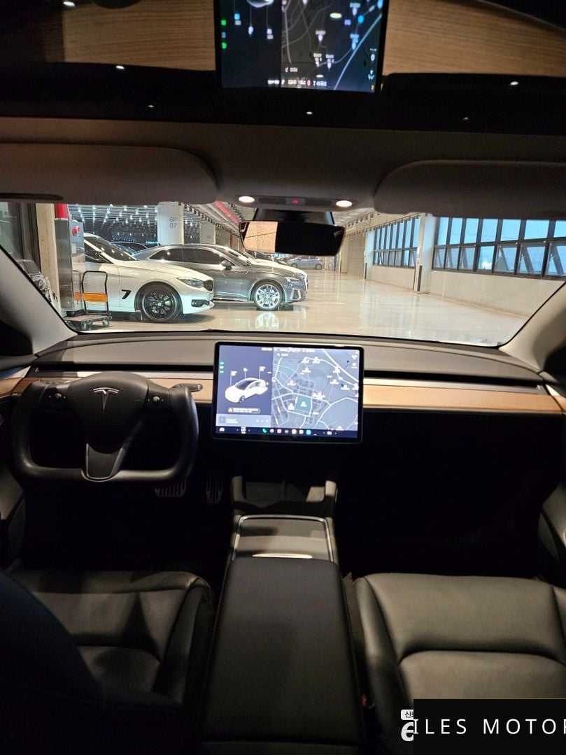 Tesla Model 3 2022 — миниатюра 11