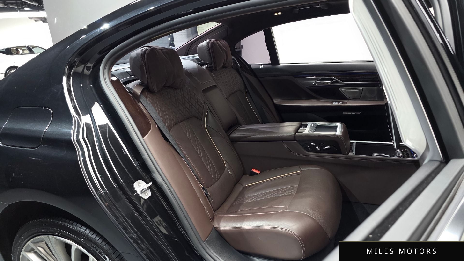 BMW 7 Series (G11) 2016 — миниатюра 11