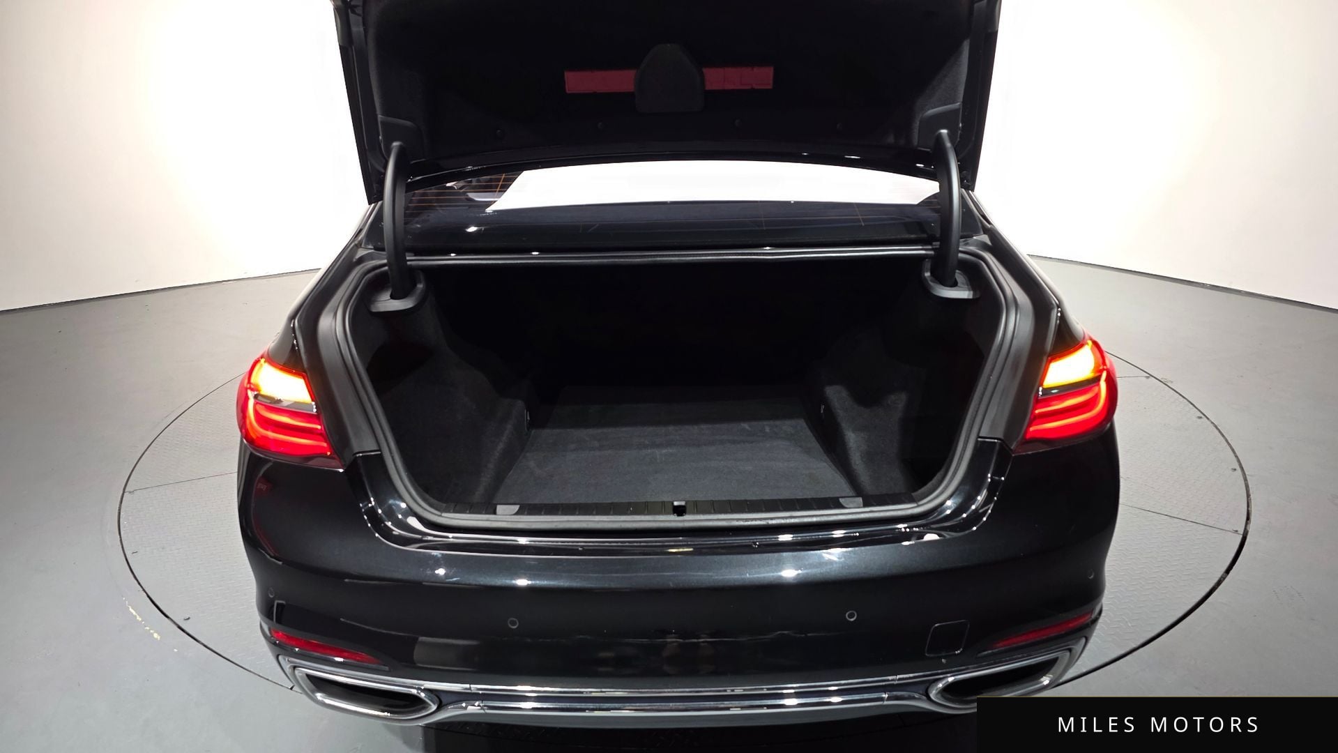BMW 7 Series (G11) 2016 — миниатюра 20