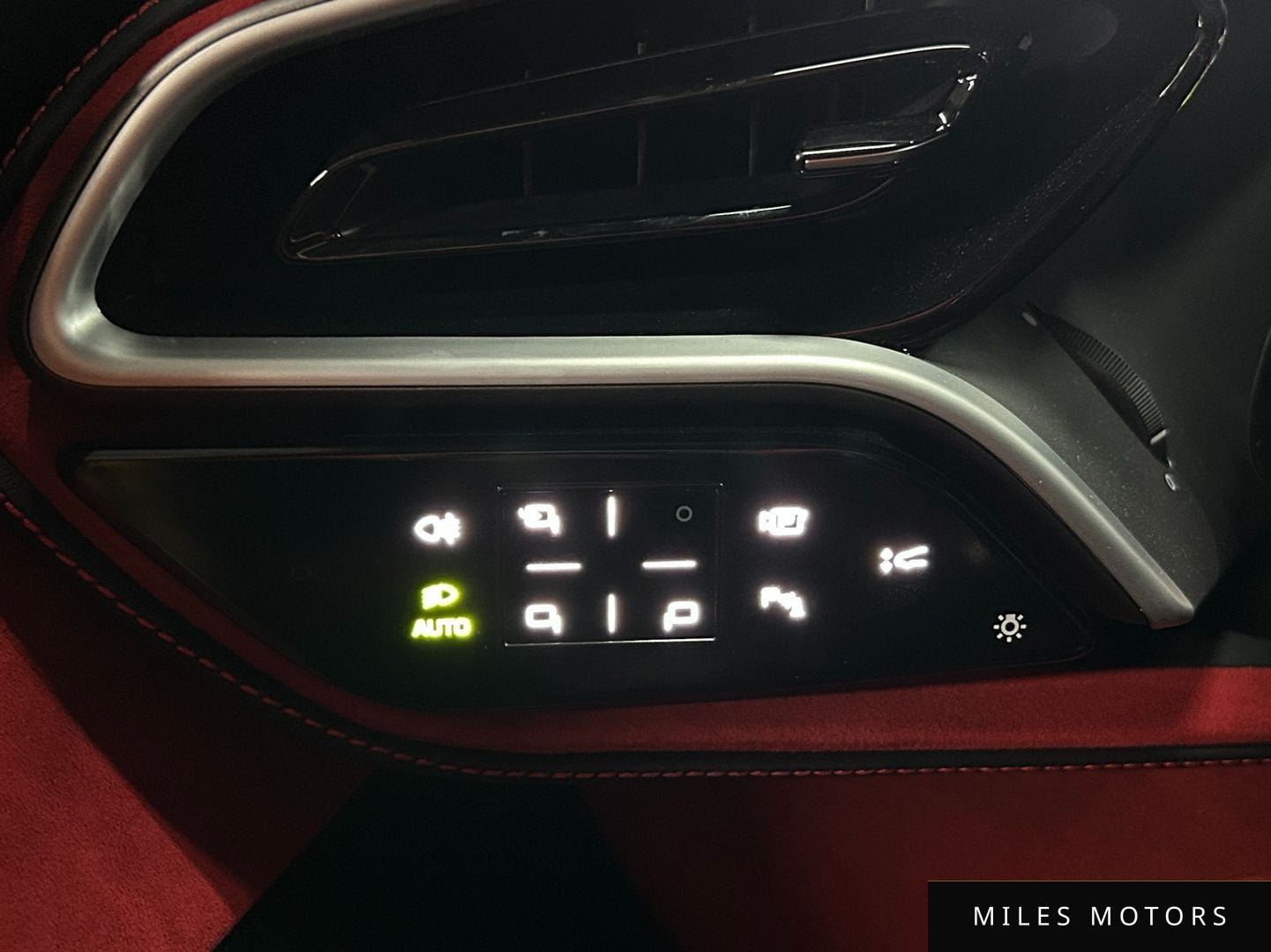 Ferrari 296 GTB 2023 — миниатюра 9