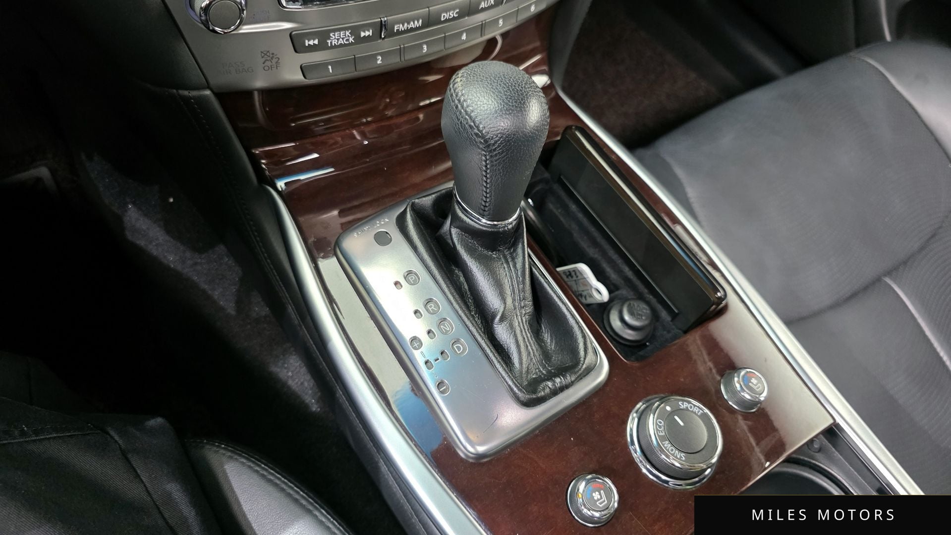 Infiniti Q70 2016 — миниатюра 9