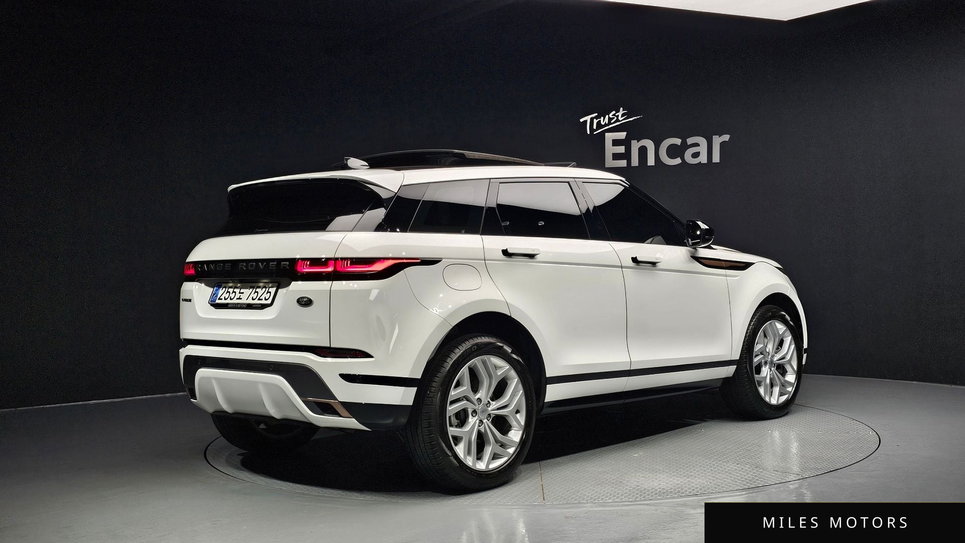 Land Rover Range Rover Evoque 2023 — миниатюра 2