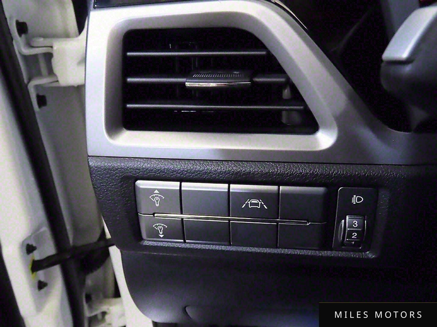 KG Mobility Beautiful Korando 2024 — миниатюра 15